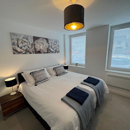 Modern 2 Bedroom Apt Sleeps 6 - Near Γκλόστερ Εξωτερικό φωτογραφία