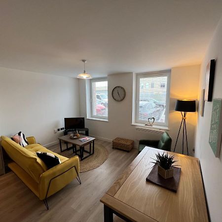 Modern 2 Bedroom Apt Sleeps 6 - Near Γκλόστερ Εξωτερικό φωτογραφία
