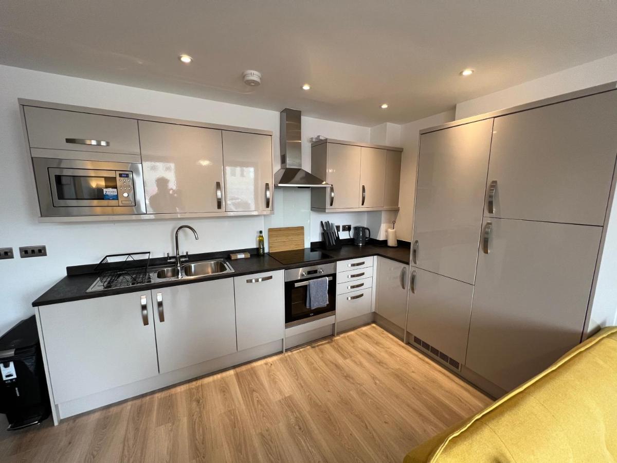 Modern 2 Bedroom Apt Sleeps 6 - Near Γκλόστερ Εξωτερικό φωτογραφία