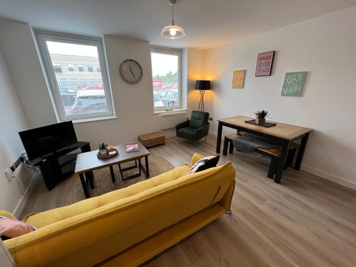 Modern 2 Bedroom Apt Sleeps 6 - Near Γκλόστερ Εξωτερικό φωτογραφία