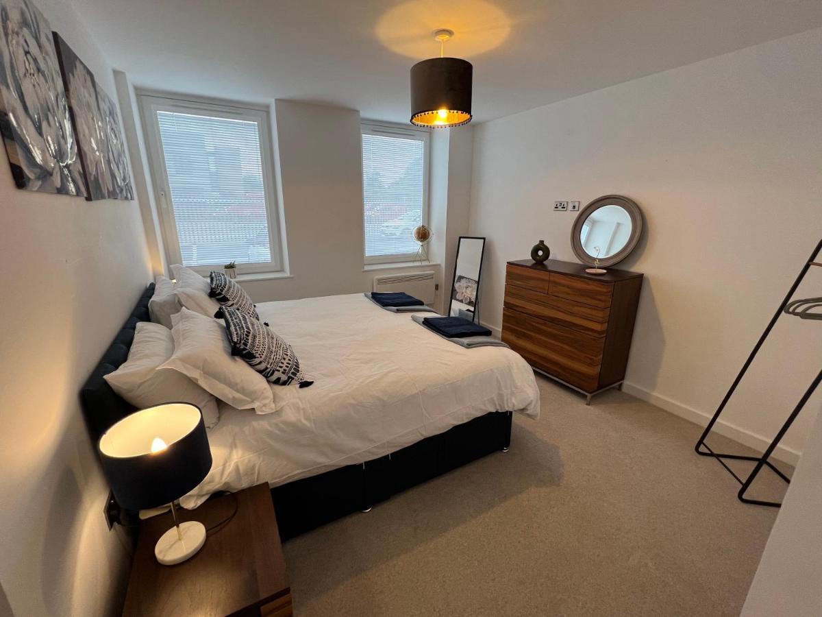 Modern 2 Bedroom Apt Sleeps 6 - Near Γκλόστερ Εξωτερικό φωτογραφία