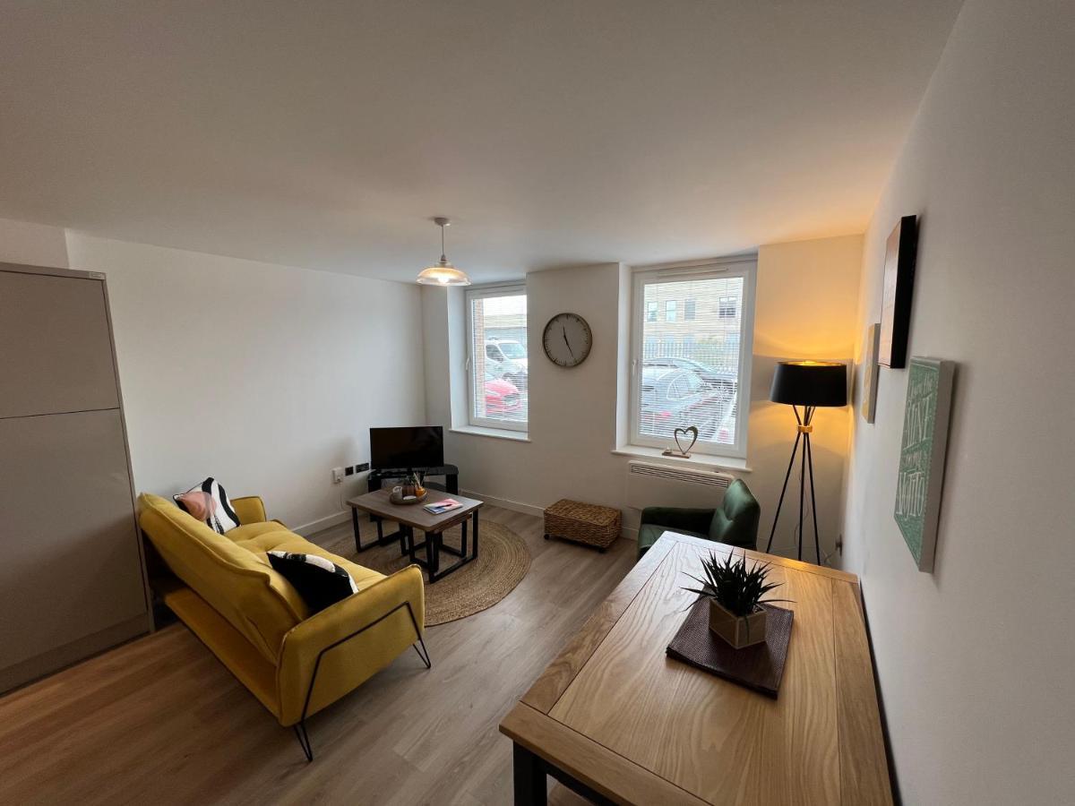 Modern 2 Bedroom Apt Sleeps 6 - Near Γκλόστερ Εξωτερικό φωτογραφία