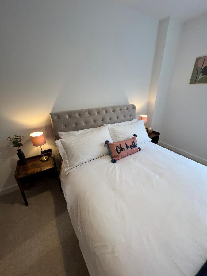 Modern 2 Bedroom Apt Sleeps 6 - Near Γκλόστερ Εξωτερικό φωτογραφία