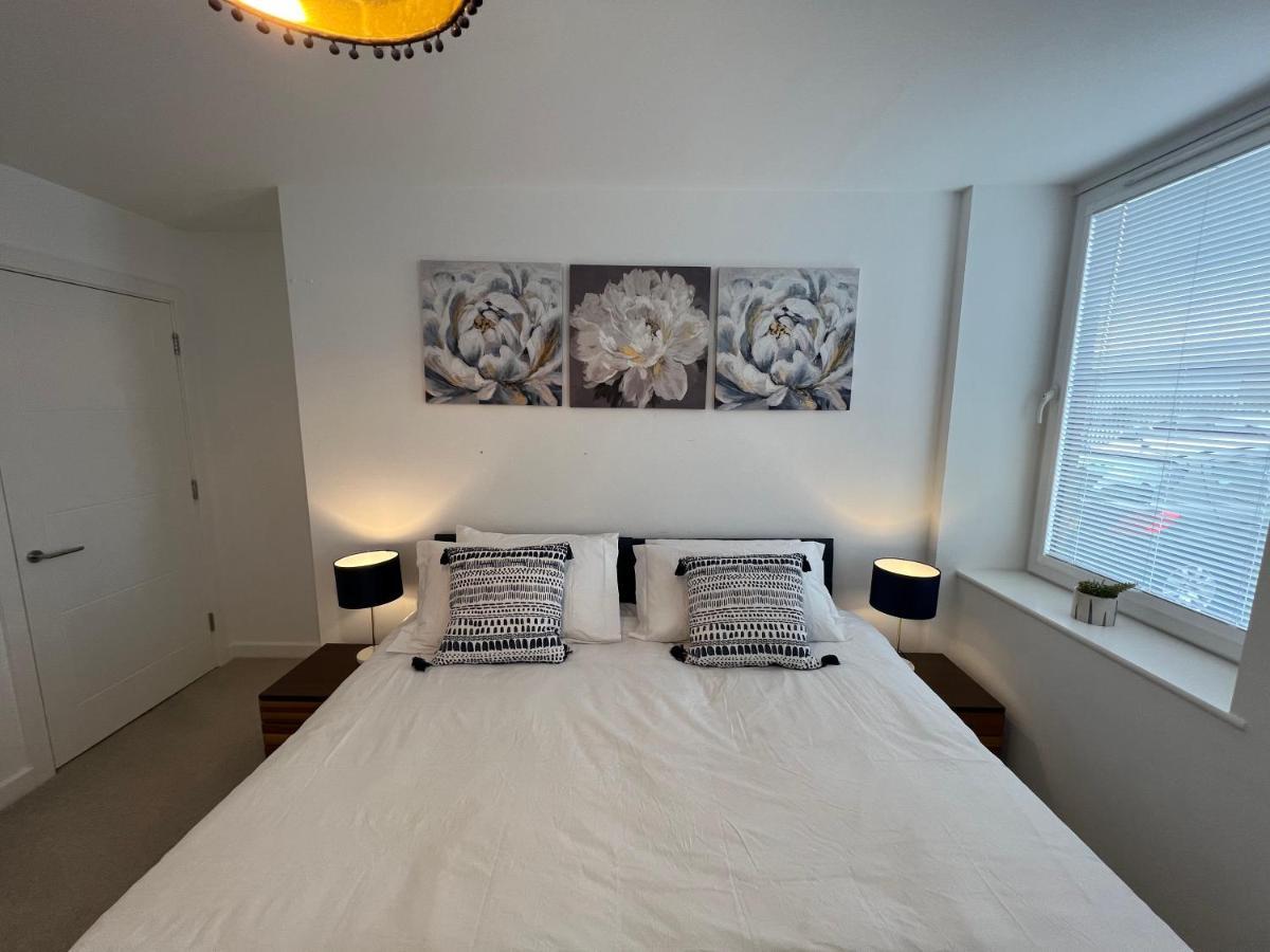 Modern 2 Bedroom Apt Sleeps 6 - Near Γκλόστερ Εξωτερικό φωτογραφία